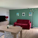 25 M De La - Front De - Vue Jardin