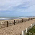 25 M De La - Front De - Vue Jardin Διαμέρισμα *