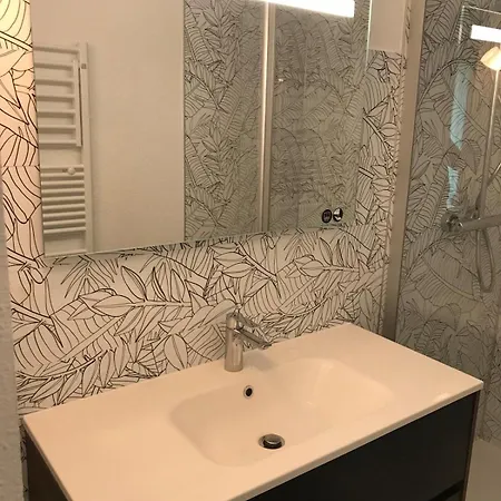 25 M De La - Front De - Vue Jardin Apartament *