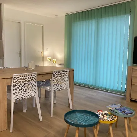 25 M De La - Front De - Vue Jardin *