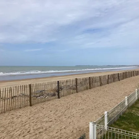 25 M De La - Front De - Vue Jardin Apartament *
