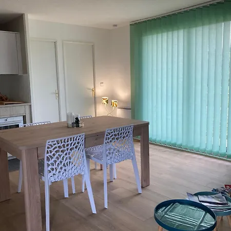 25 M De La - Front De - Vue Jardin Διαμέρισμα