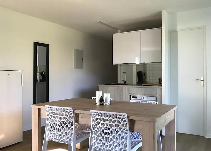 25 M De La - Front De - Vue Jardin * Jullouville-les-Pins