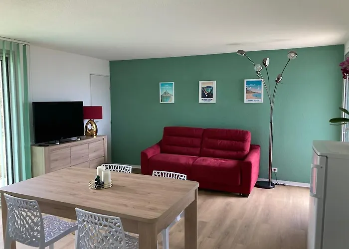 25 M De La - Front De - Vue Jardin