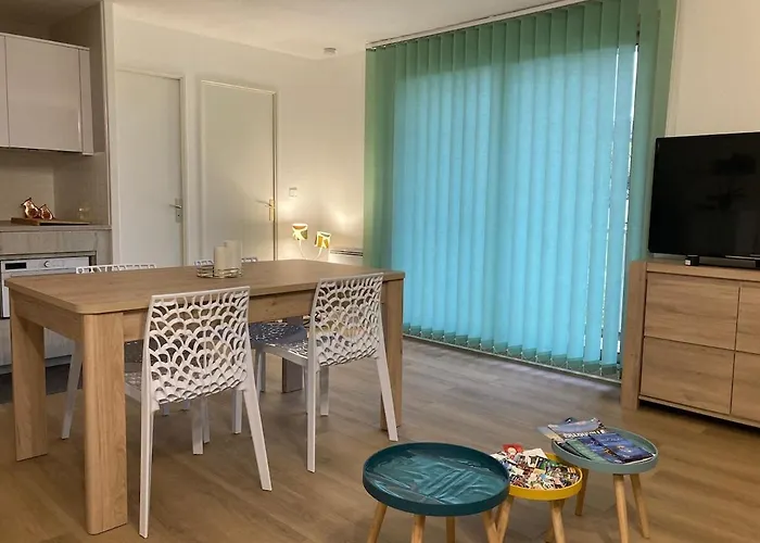 25 M De La - Front De - Vue Jardin *