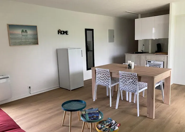 25 M De La - Front De - Vue Jardin