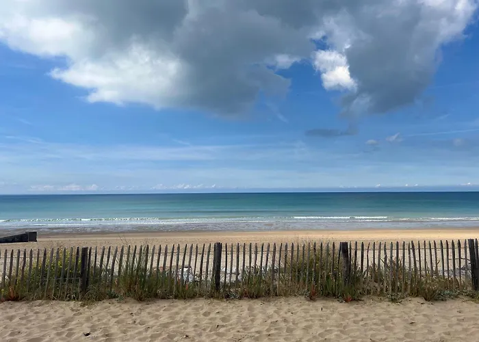 25 M De La - Front De - Vue Jardin *